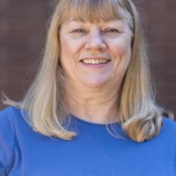 Becky Currier Headshot