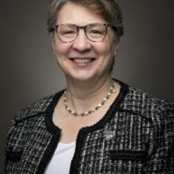 Lissa Perrone Headshot